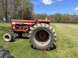 INTERNATIONAL FARMALL 856 TRACTOR, 3PT, NO TOP LINK, 540 & 1000 PTO, DIESEL, 2-REMOTES, 18.4-38 REAR