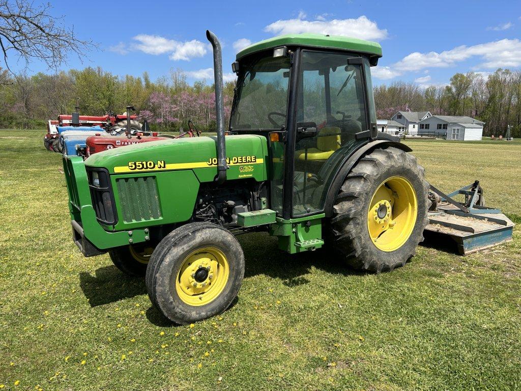 JOHN DEERE 5510N TRACTOR, NARROW FRONT, CAB, HEAT & AC, 3PT, PTO, 2-REMOTES, 14.9-28 REAR TIRES, SYN