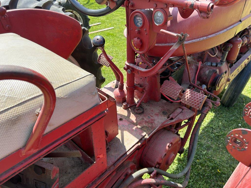 INTERNATIONAL MCCORMICK FARMALL SUPER M TRACTOR, PTO, 1-REMOTE, 14.9-38 REAR TIRES, 1161 HOURS SHOWI