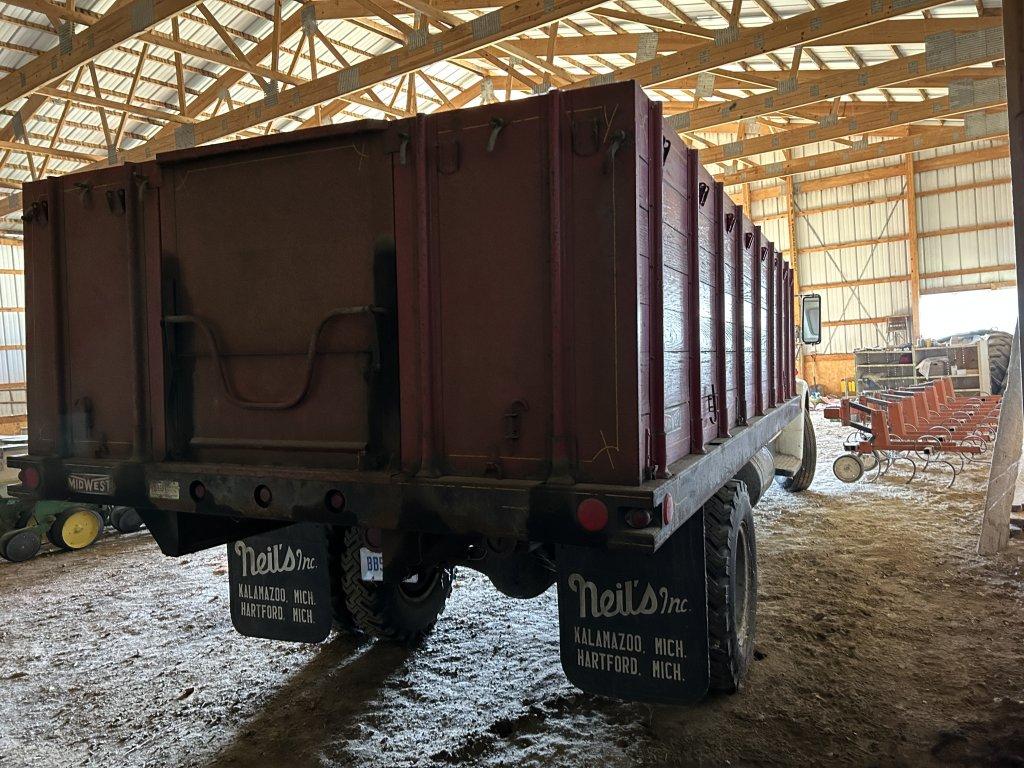 1966 INTERNATIONAL 1600 LOADSTAR SINGLE AXLE STAKE TRUCK, DUMP, 16' X 8' X 40'' SIDES, INTERNATIONAL