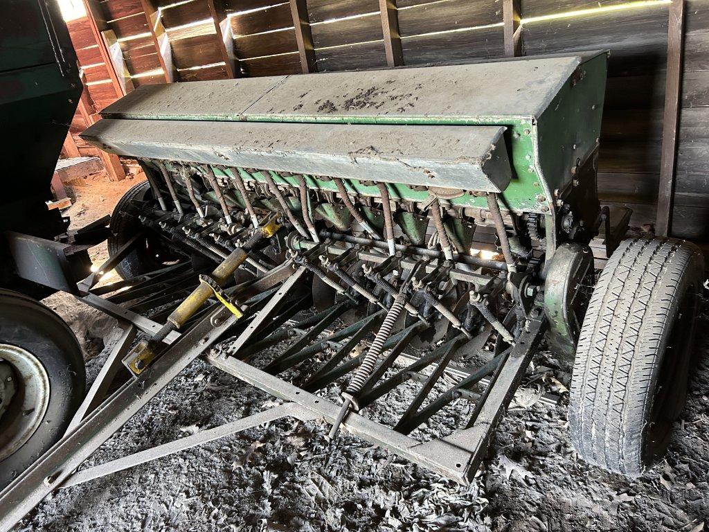 JOHN DEERE VAN BRUNT GRAIN DRILL, 11-HOLE, 80'' WIDE, 3 SEED BOXES