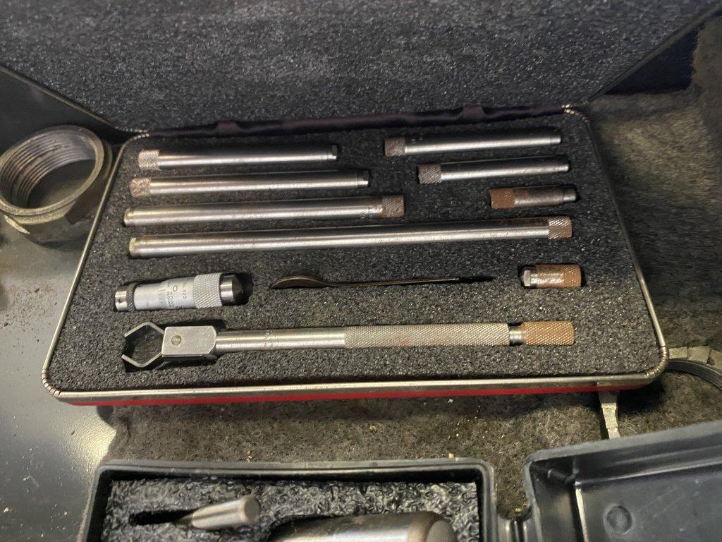 CRAFTSMAN TOOL BOX WITH ASSORTED MACHINIST TOOLS