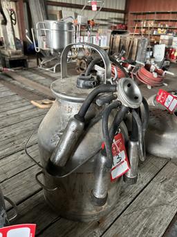 STAINLESS MILK CAN WITH MILKING UNIT