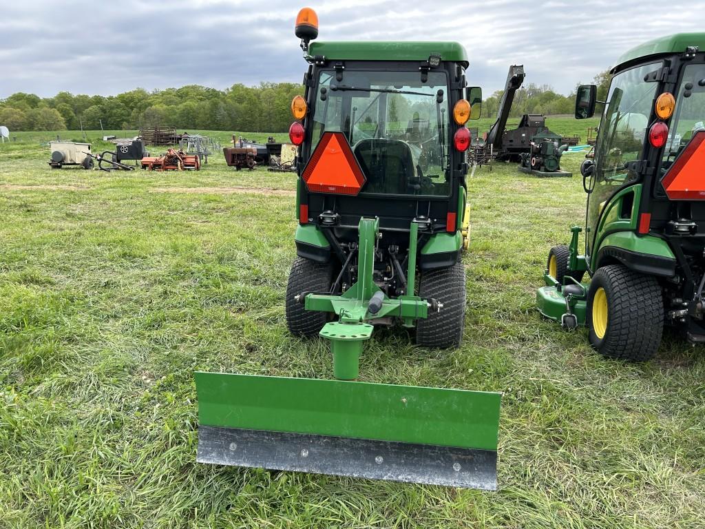 JOHN DEERE 1025R TRACTOR, CAB, HEAT/AC, 4WD, YANMAR 1.267L DIESEL, 3PT, PTO, 2 MIDDLE HYDRAULIC OUTL