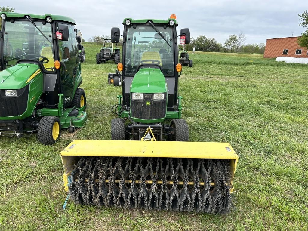 JOHN DEERE 1025R TRACTOR, CAB, HEAT/AC, 4WD, YANMAR 1.267L DIESEL, 3PT, PTO, 2 MIDDLE HYDRAULIC OUTL