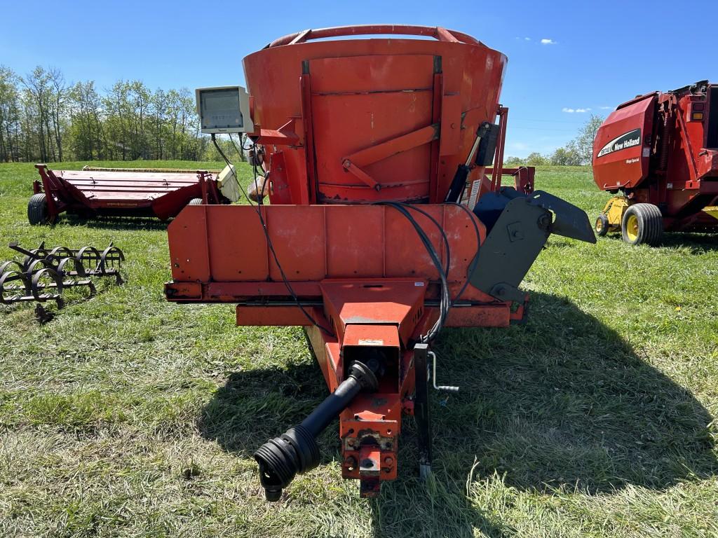 KUHN KNIGHT 5132 VERTICAL MAXX FEED MIXER, 540 PTO, 640XL SCALE/MONITOR, S/N: A0156