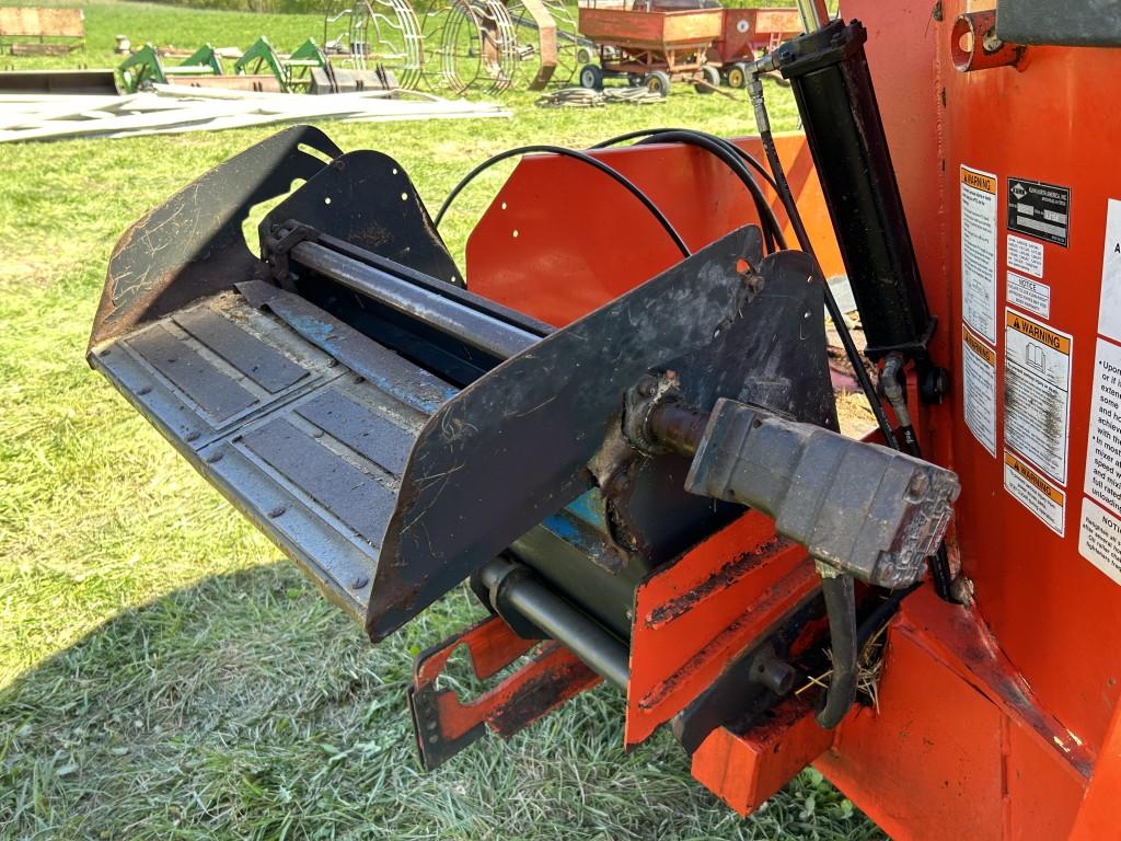 KUHN KNIGHT 5132 VERTICAL MAXX FEED MIXER, 540 PTO, 640XL SCALE/MONITOR, S/N: A0156