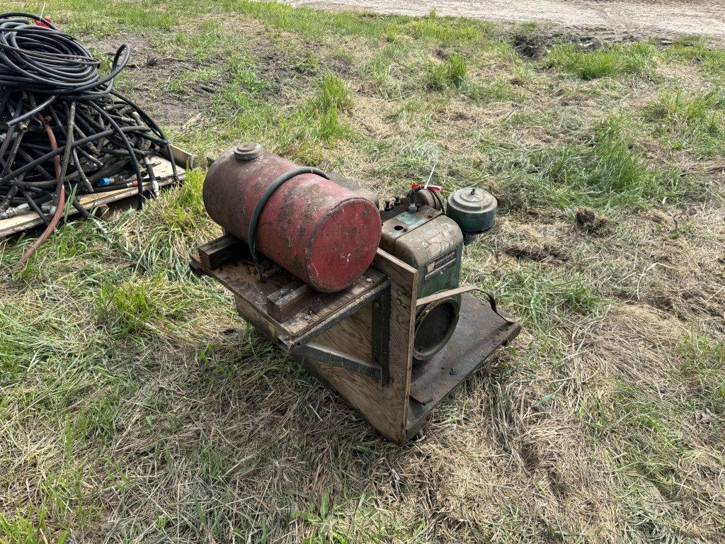 PORTABLE GAS POWERED GENERATOR