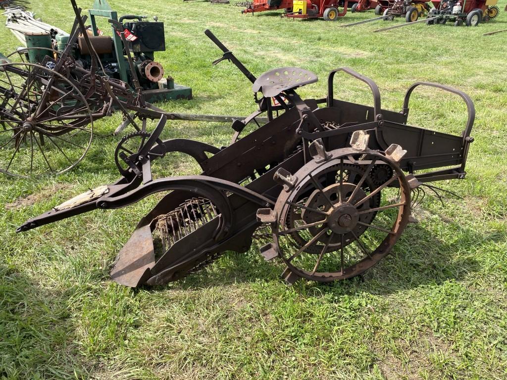 GROUND DRIVEN POTATO DIGGER, STEEL WHEELS