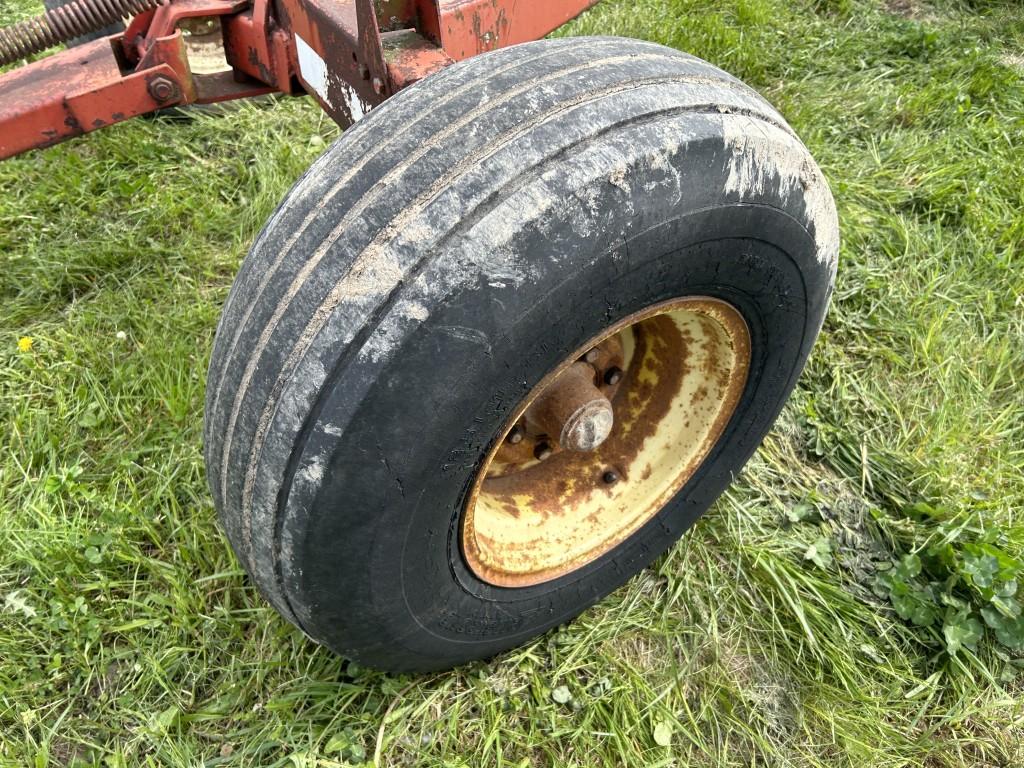 RUNNING GEAR WITH TANDEM REAR AXLE