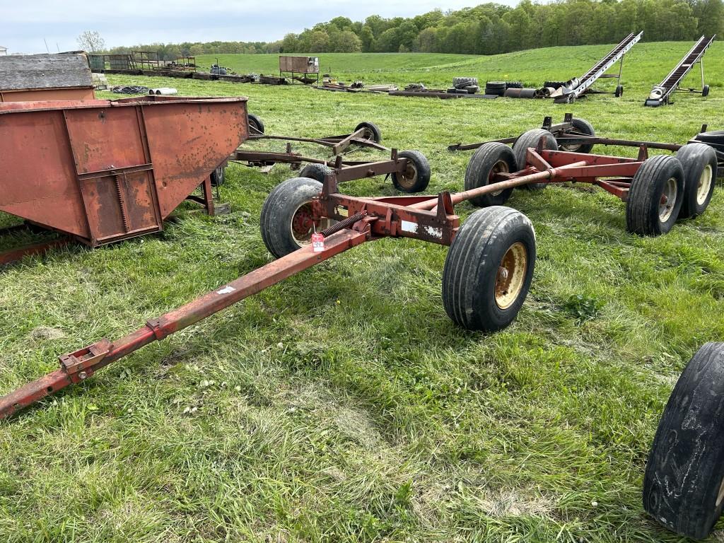 RUNNING GEAR WITH TANDEM REAR AXLE