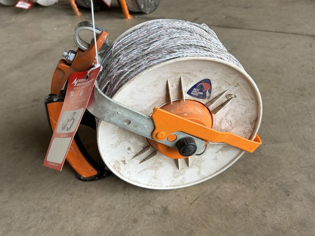 FENCING REEL WITH WIRE