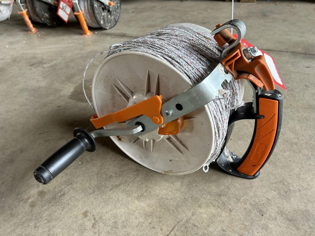 FENCING REEL WITH WIRE