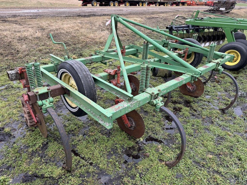 JOHN DEERE 12' FIELD CULTIVATOR, 3 PT