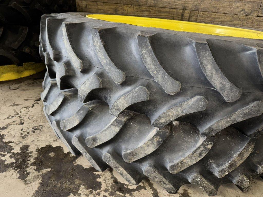 FIRESTONE 320-90R46 REAR DUALS (2)