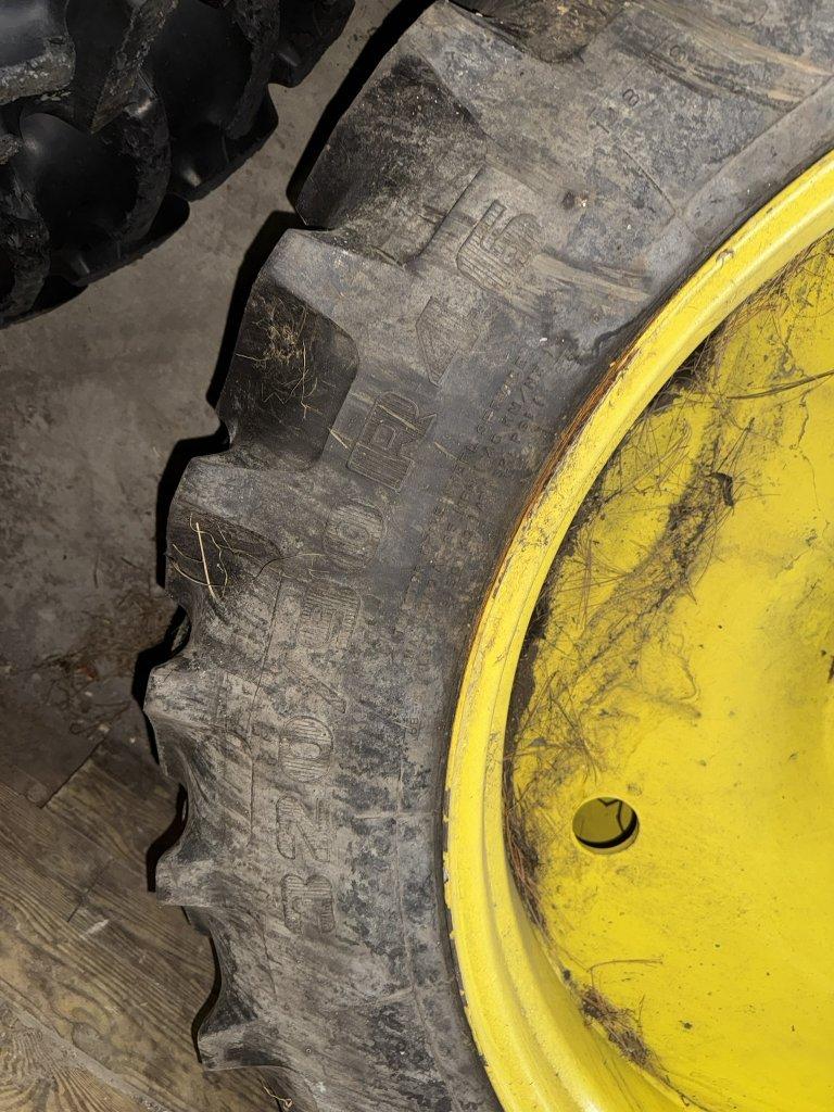 FIRESTONE 320-90R46 REAR DUALS (2)
