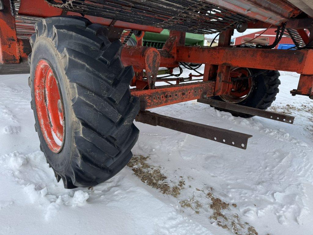 1990 AMAC F2 CARROT HARVESTER, 6' WIDE, SIDE FOLDING AUGER, PULL TYPE, PTO, CHAIN CONVEYORS, S/N: 50