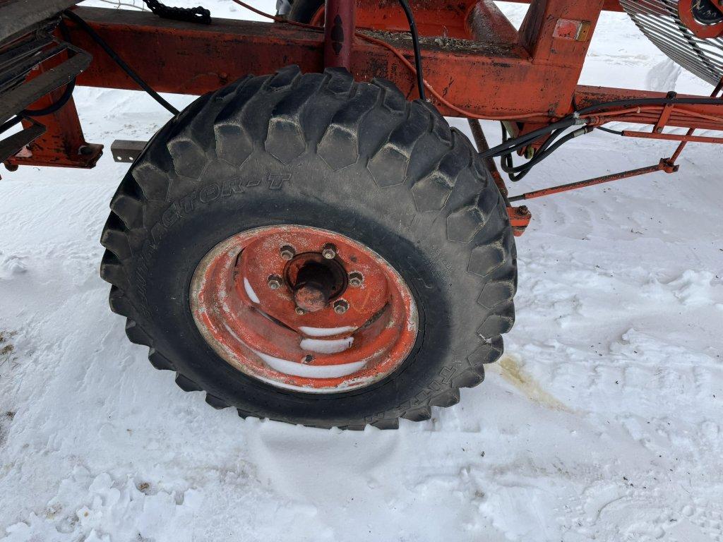 1990 AMAC F2 CARROT HARVESTER, 6' WIDE, SIDE FOLDING AUGER, PULL TYPE, PTO, CHAIN CONVEYORS, S/N: 50