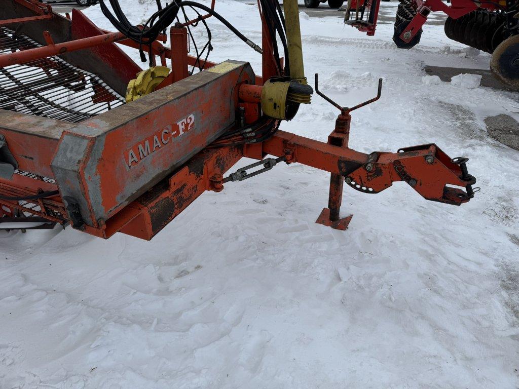 1990 AMAC F2 CARROT HARVESTER, 6' WIDE, SIDE FOLDING AUGER, PULL TYPE, PTO, CHAIN CONVEYORS, S/N: 50