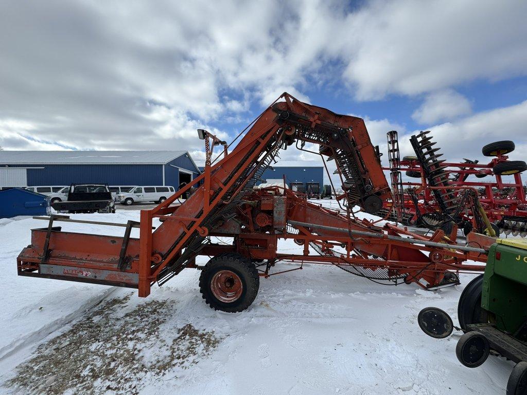 1990 AMAC F2 CARROT HARVESTER, 6' WIDE, SIDE FOLDING AUGER, PULL TYPE, PTO, CHAIN CONVEYORS, S/N: 50