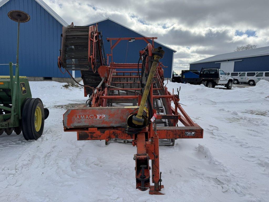 1990 AMAC F2 CARROT HARVESTER, 6' WIDE, SIDE FOLDING AUGER, PULL TYPE, PTO, CHAIN CONVEYORS, S/N: 50