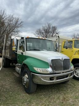 2007 IH 4300 STAKE TRUCK, DT466 DIESEL ENGINE, 6-SPEED TRANS, DUAL ARM DUMP, 16', ENGINE REPLACEMENT