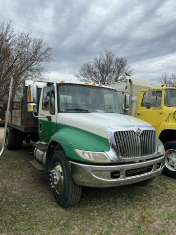 2007 IH 4300 STAKE TRUCK, DT466 DIESEL ENGINE, 6-SPEED TRANS, DUAL ARM DUMP, 16', ENGINE REPLACEMENT