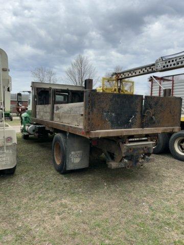 2007 IH 4300 STAKE TRUCK, DT466 DIESEL ENGINE, 6-SPEED TRANS, DUAL ARM DUMP, 16', ENGINE REPLACEMENT