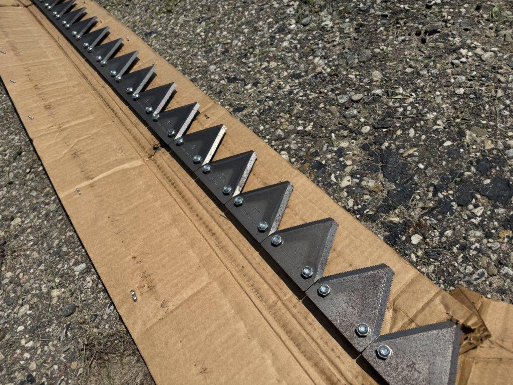 JOHN DEERE 9' SICKLE BAR KNIFE