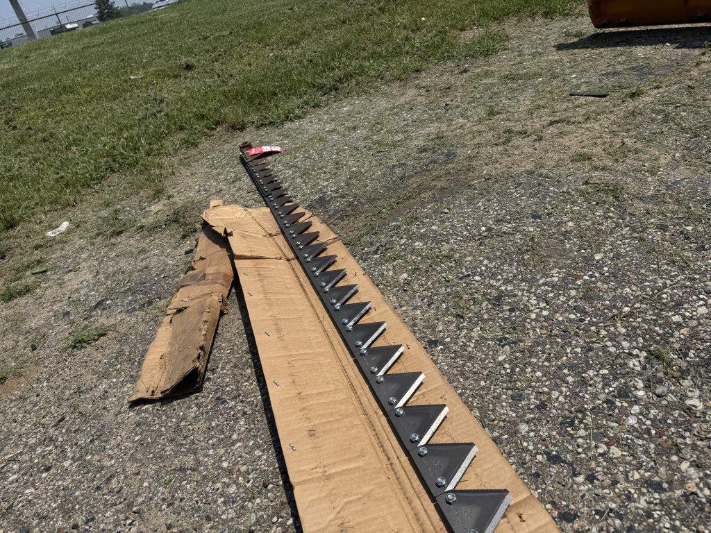 JOHN DEERE 9' SICKLE BAR KNIFE