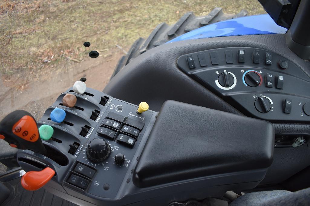 '06 NH TG215 MFWD tractor