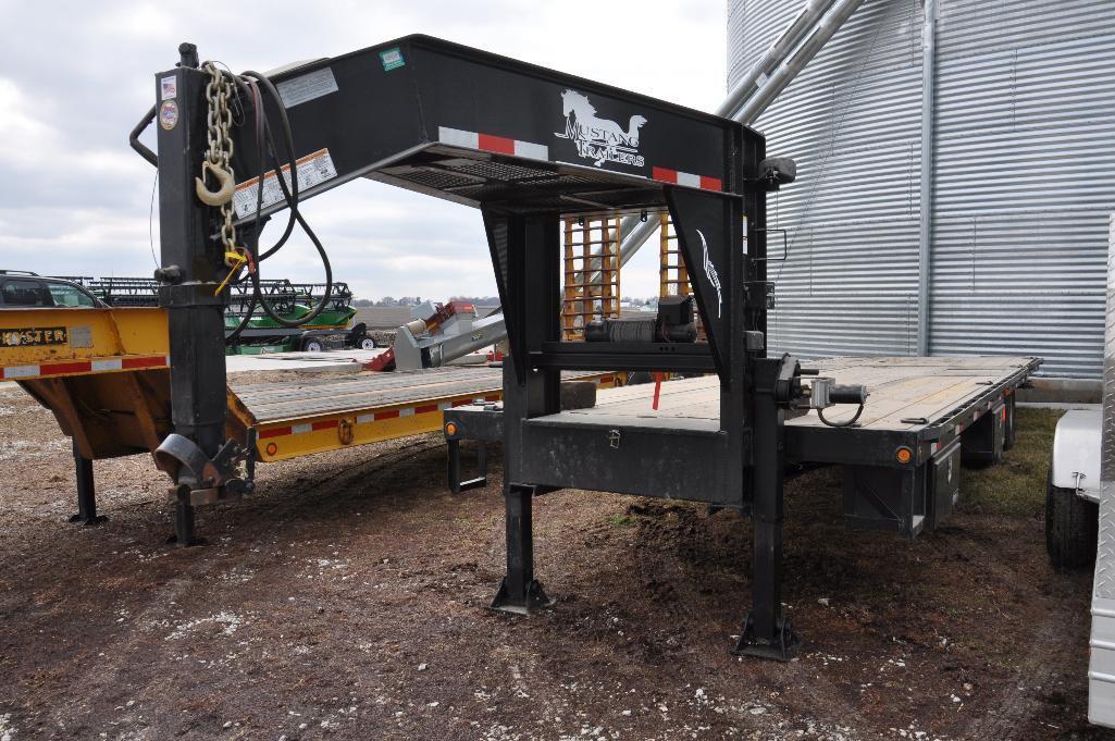 '13 Mustang (Trailerman) 30' gooseneck flatbed trailer