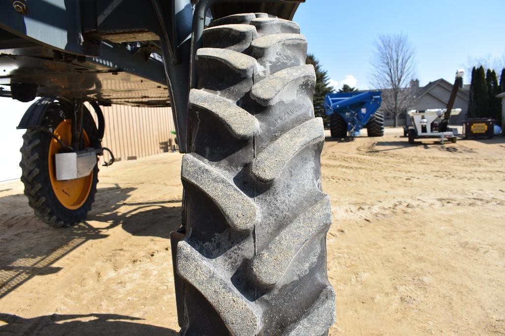'12 Hagie STS 14 self-propelled sprayer