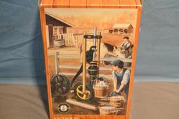 ERTL 1/7TH SCALE ANTIQUE PUMP JACK