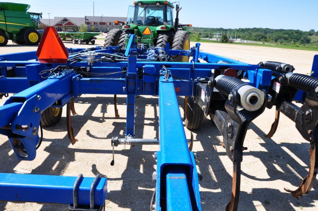 2013 Landoll 2111 19' 15-shank disc-chisel