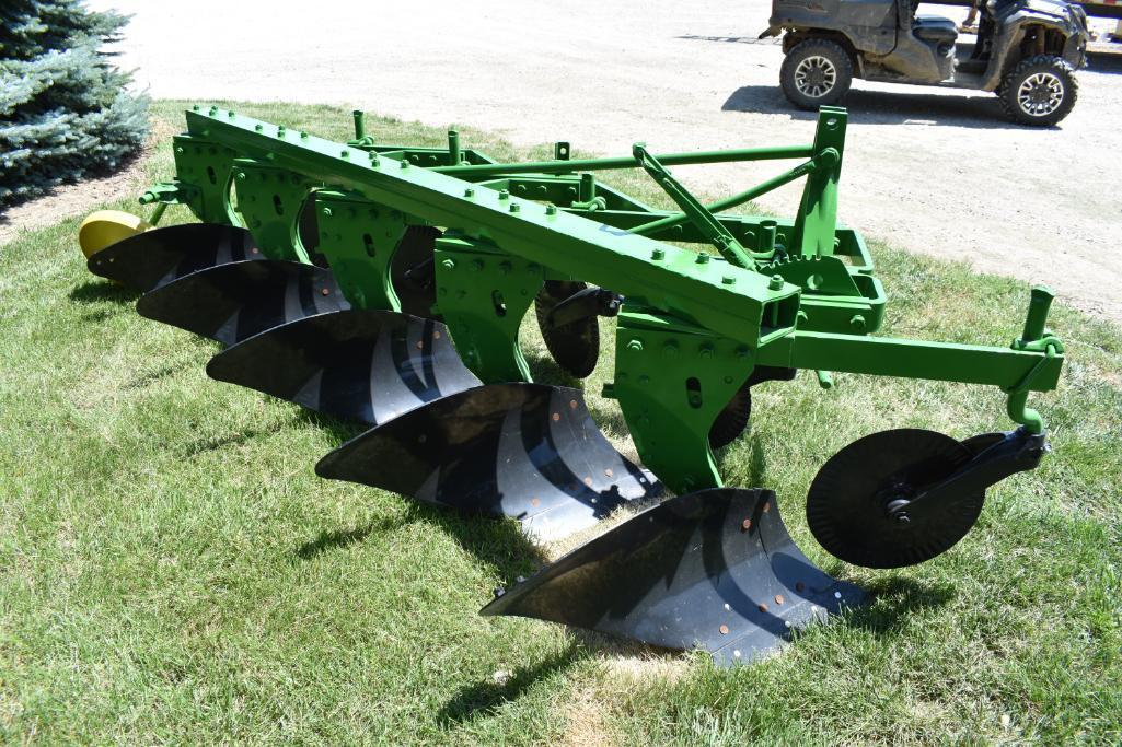 John Deere 3-pt. 5-bottom plow