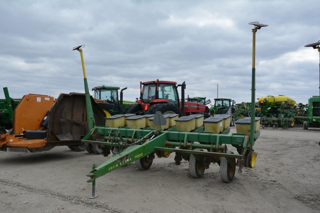 John Deere 7000 6 row 30" planter