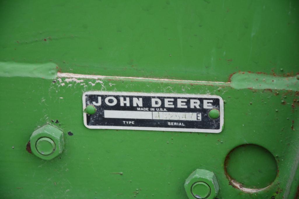 John Deere 510 round baler