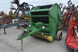 John Deere 510 round baler