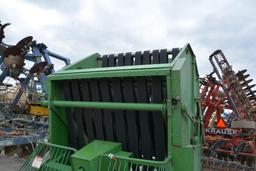 John Deere 510 round baler