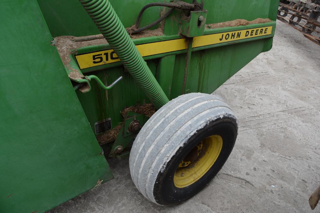 John Deere 510 round baler