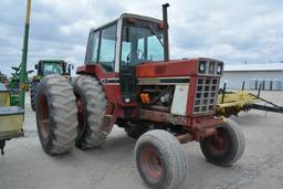 IHC 1586 2WD tractor