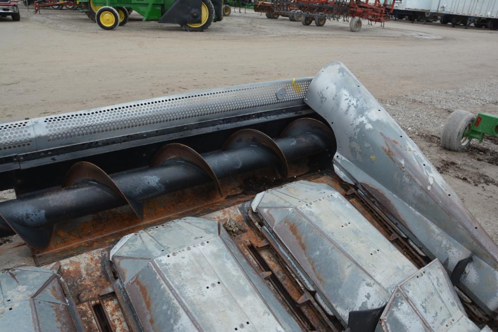 Gleaner 6 row 30" corn head