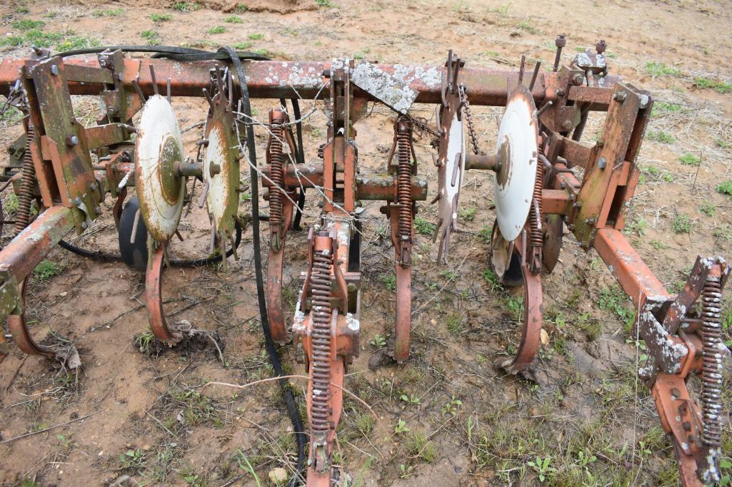 6 row 3-pt. cultivator