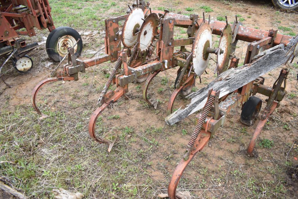 6 row 3-pt. cultivator