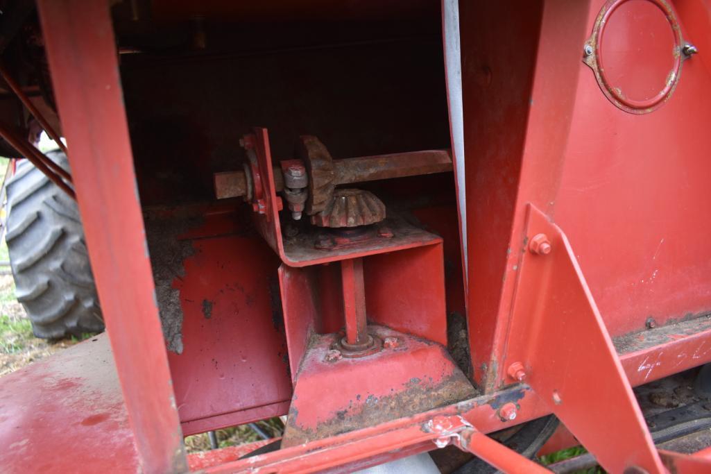 International 1460 2wd combine