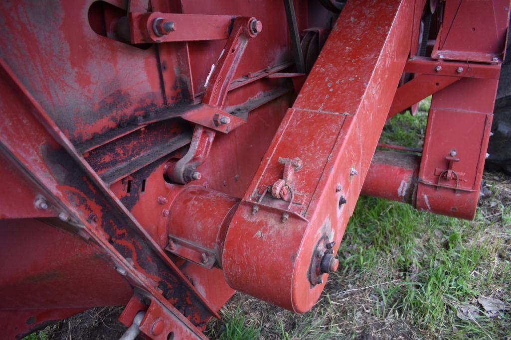 International 1460 2wd combine