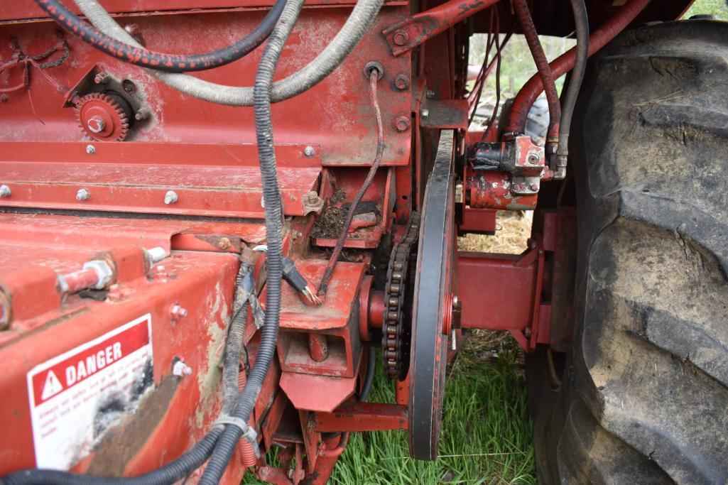 International 1460 2wd combine