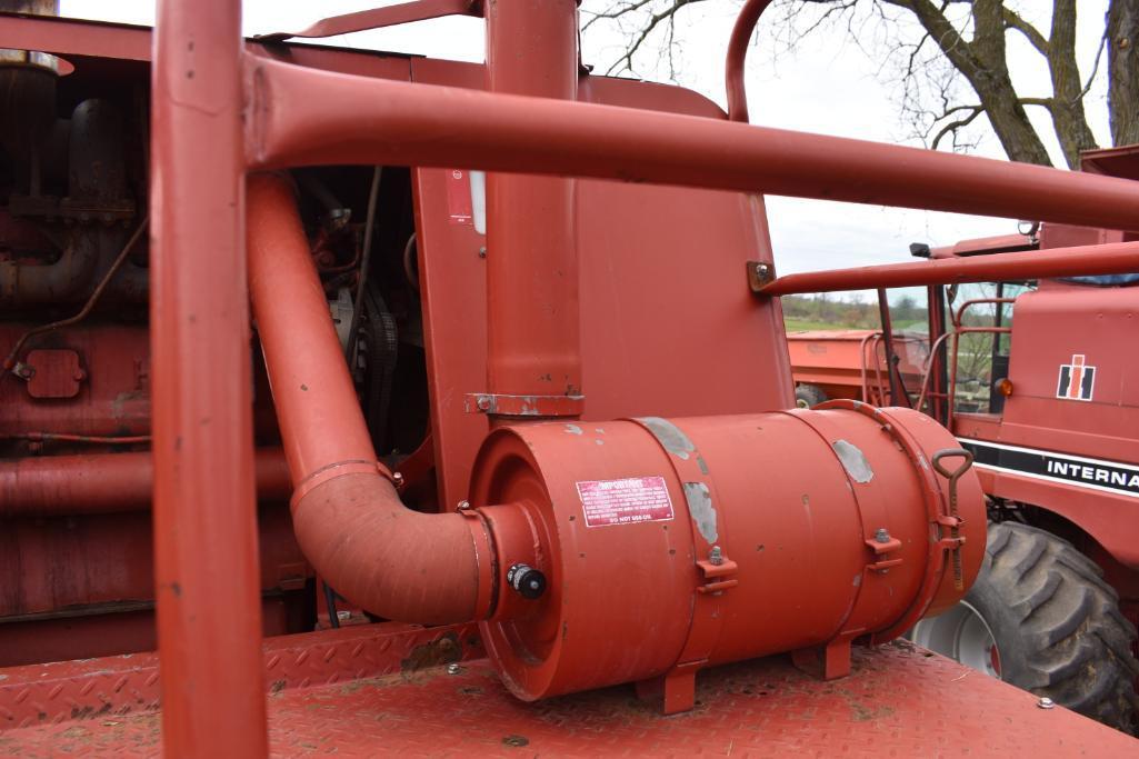 International 1460 2wd combine