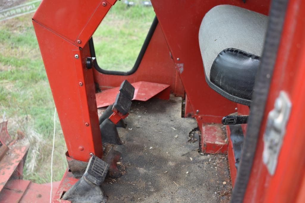 International 1460 2wd combine